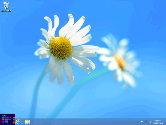 Windows 8 desktop view with Start menu button